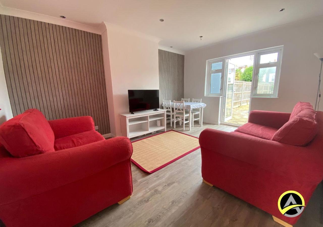Delightful London Chalet House Bromley Bagian luar foto