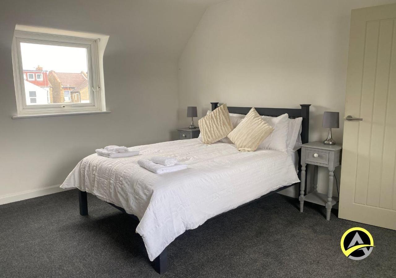 Delightful London Chalet House Bromley Bagian luar foto